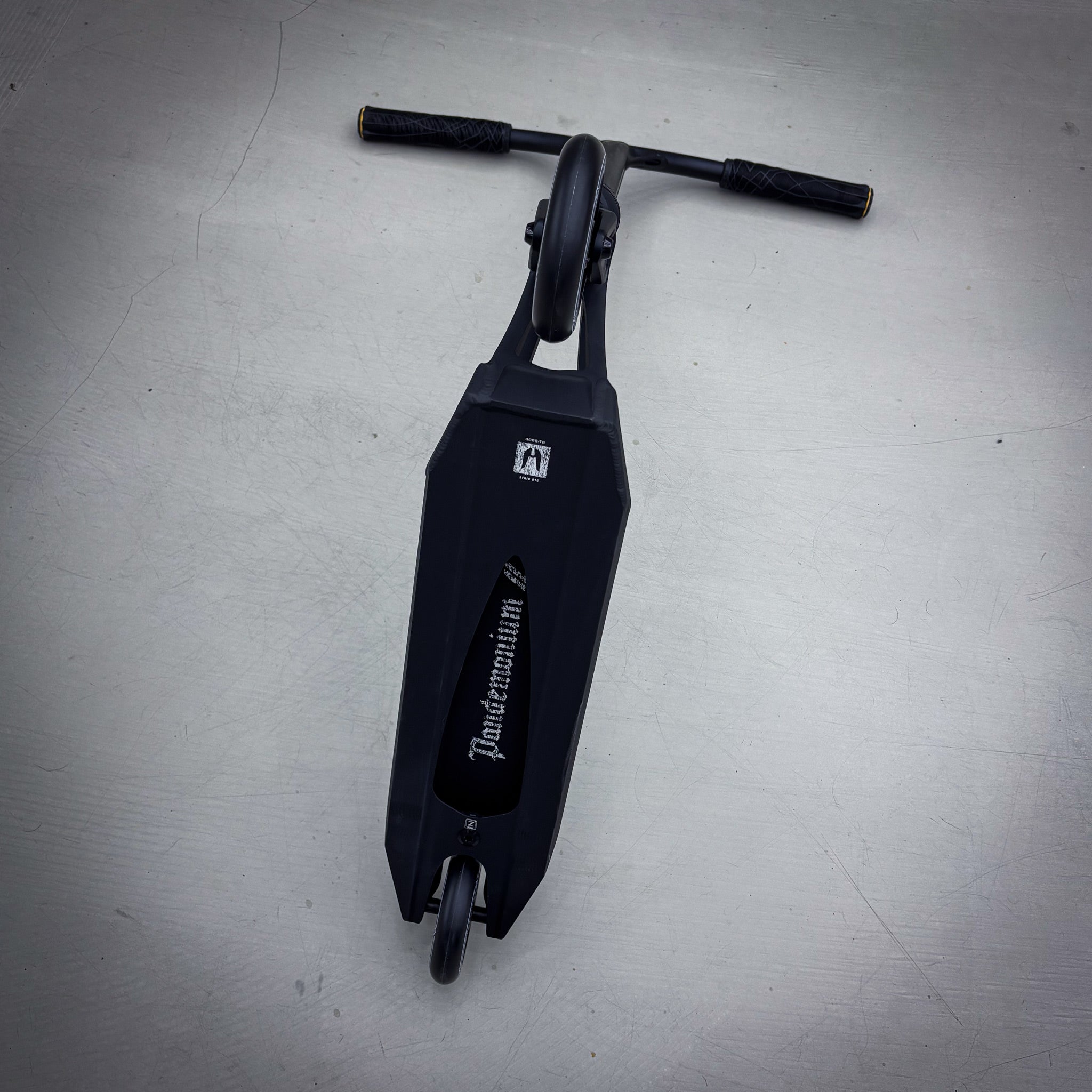 Ethic Black Custom Build - Negro