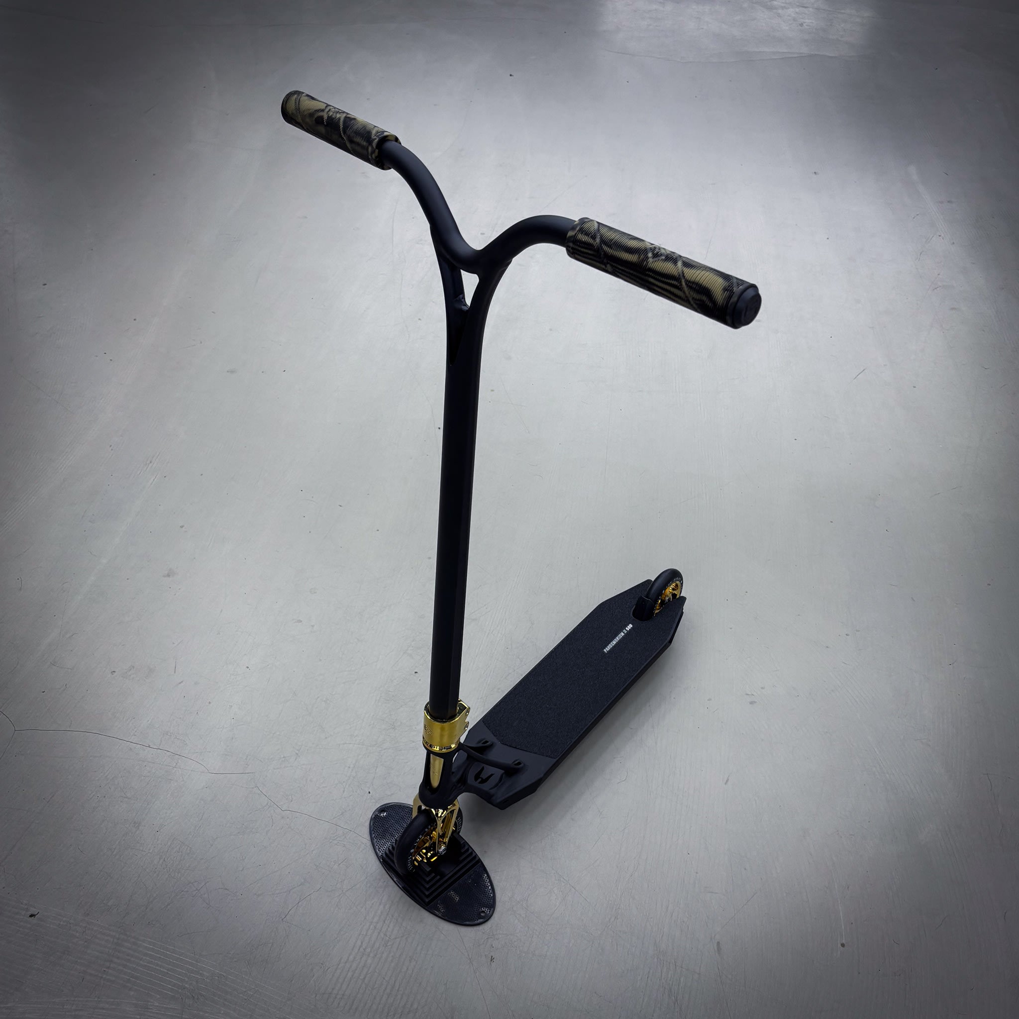 Ethic Black/Gold Custom Build - Negro/Gold