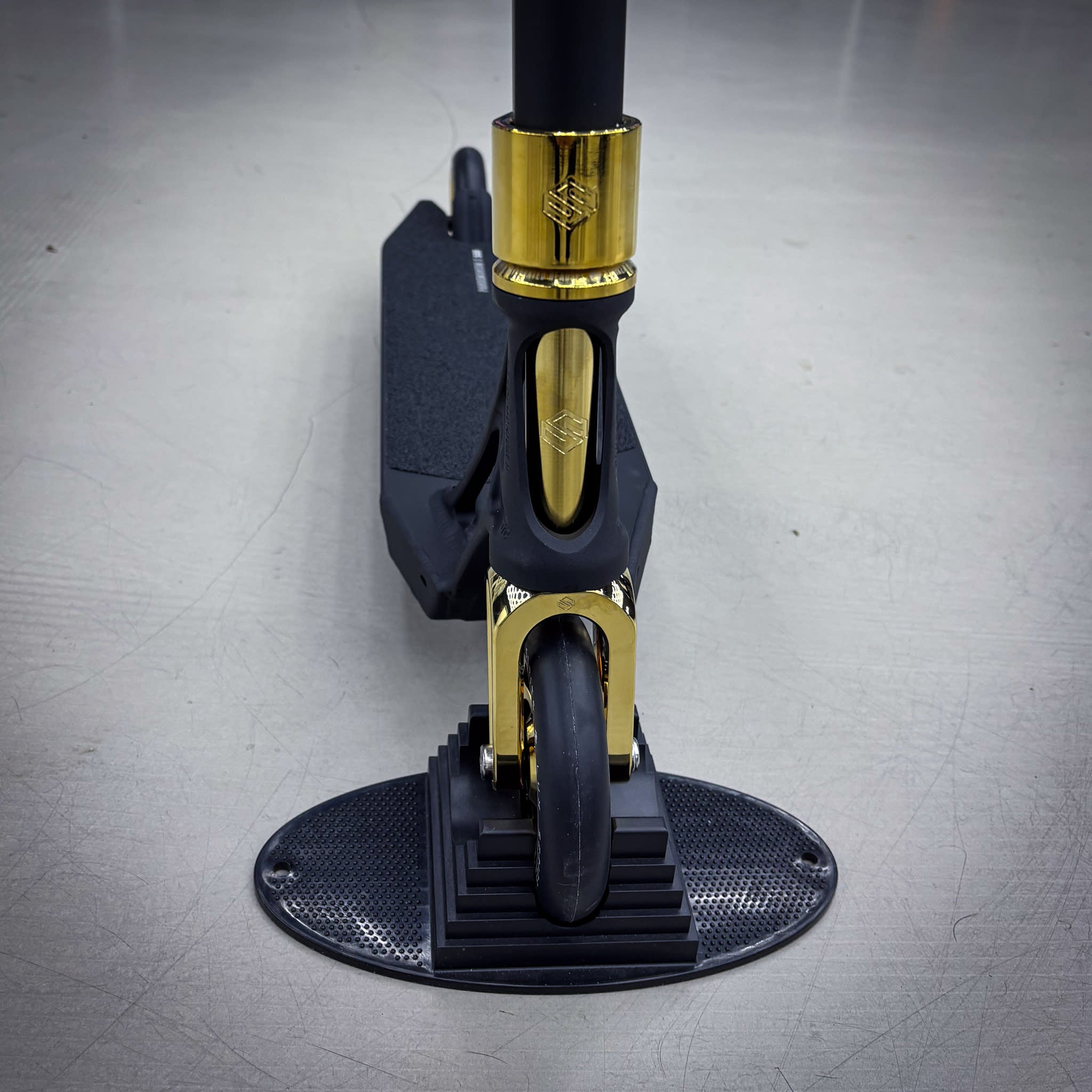 Ethic Black/Gold Custom Build - Negro/Gold