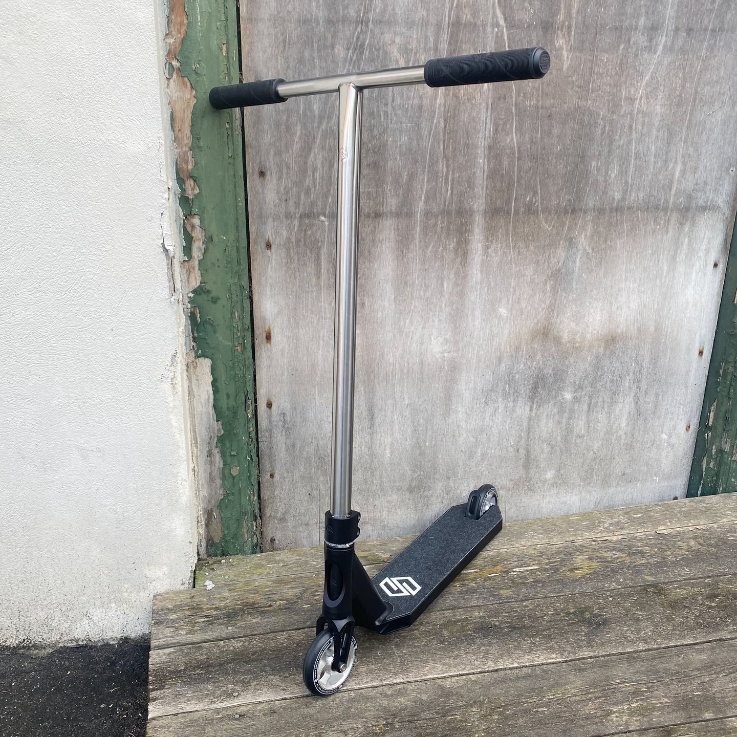 Striker T-Bar Custom Build - Black/Silver-ScootWorld.dk